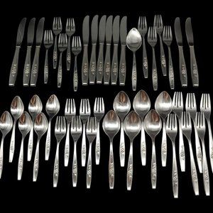 Oneida Our Rose 44pc Flatware Set, Service for 6+ vtg Stainless Steel Floral SSS